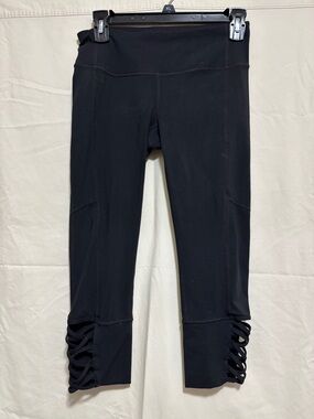 Womens Small Athleta Black Cropped Leggings with Lattice Cuff
